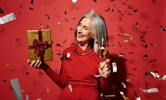 Feestdagen 2024: dít zijn de haartrends voor kort haar