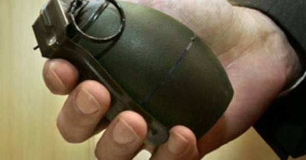 Wapenarsenaal gevonden in woning Dussen, handgranaten tot ontploffing gebracht - BN DeStem