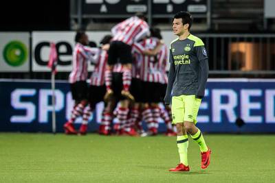 PSV dreigt topscorer Lozano even kwijt te zijn