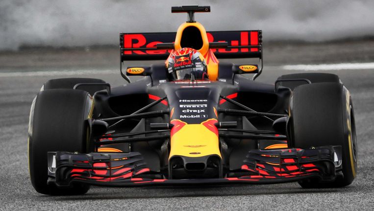 Max Verstappen rijdt ruim 400 kilometer in nieuwe auto op ...
