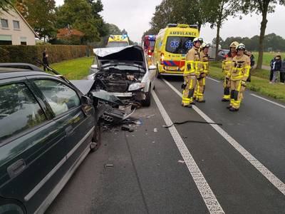 Twee gewonden bij ongeval met drie auto's op Slingerparallel