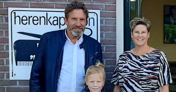 Kapper Frans laat na afscheid in Den Ham nog 1 keer van zich horen en verrast zieke Amber - Tubantia