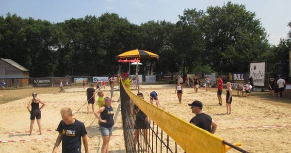 Vjenne wint beachvolleybal in Daarle