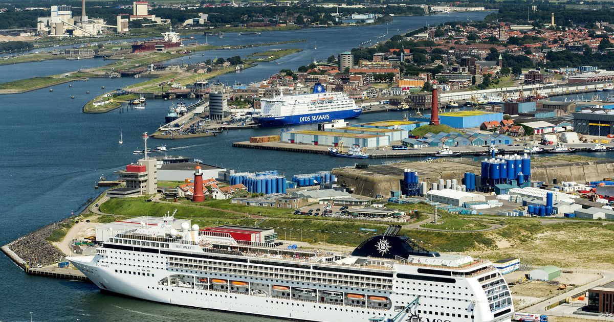 25 illegalen op zeiljacht in haven IJmuiden aangetroffen ...