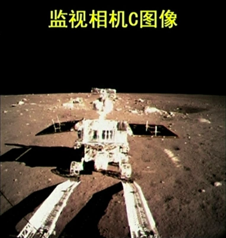 China’s eerste maanrover ‘Jade Rabbit’ in december 2013 in actie op de voorzijde van maan.