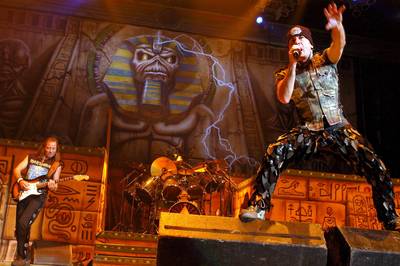 Iron Maiden aangeklaagd om 'illegaal' gebruik van songteksten