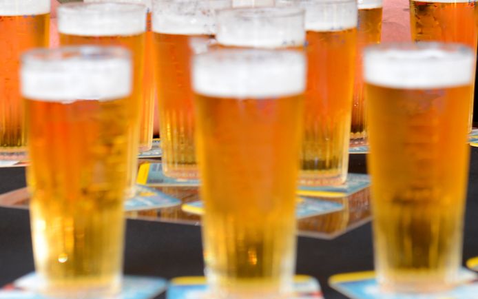 Cafebaas Roept Op Bier Duurder Te Maken Uit Respect Consument Hln Be