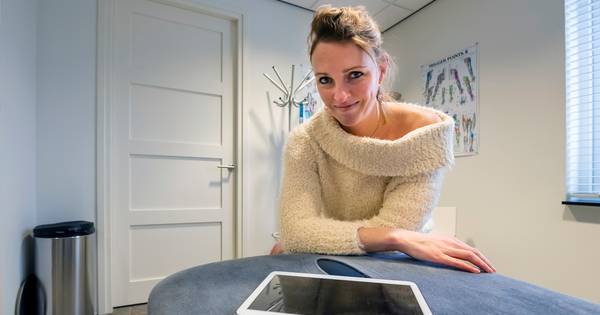 Dag muisarm, hallo tabletnek: deze fysiotherapeut behandelt de nieuwe pijntjes van deze tijd