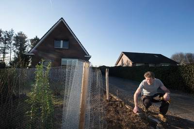 Auto eindigt in Beekse voortuin: ‘Gelukkig geen gewonden’