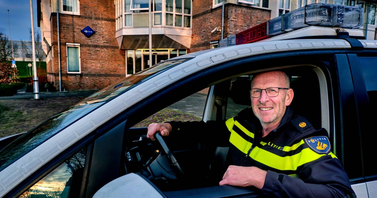 Klaas Blokland werkt bijna halve eeuw als agent, maar moest als kind niets hebben van de politie.