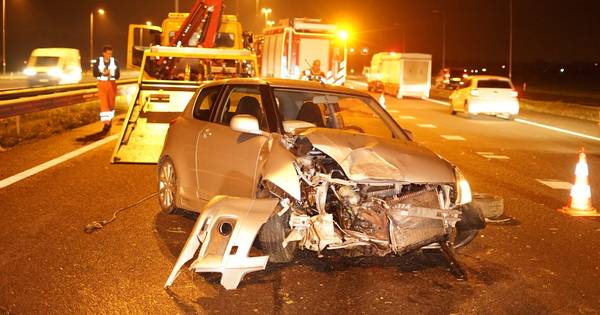 Automobilist raakt licht gewond bij eenzijdig ongeval op knooppunt Ewijk