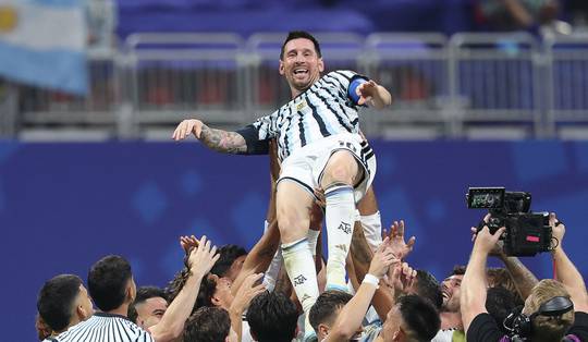 Tegen Engeland scoren, met een solo of list, zou elke vergelijking met Maradona voor eeuwig afsluiten