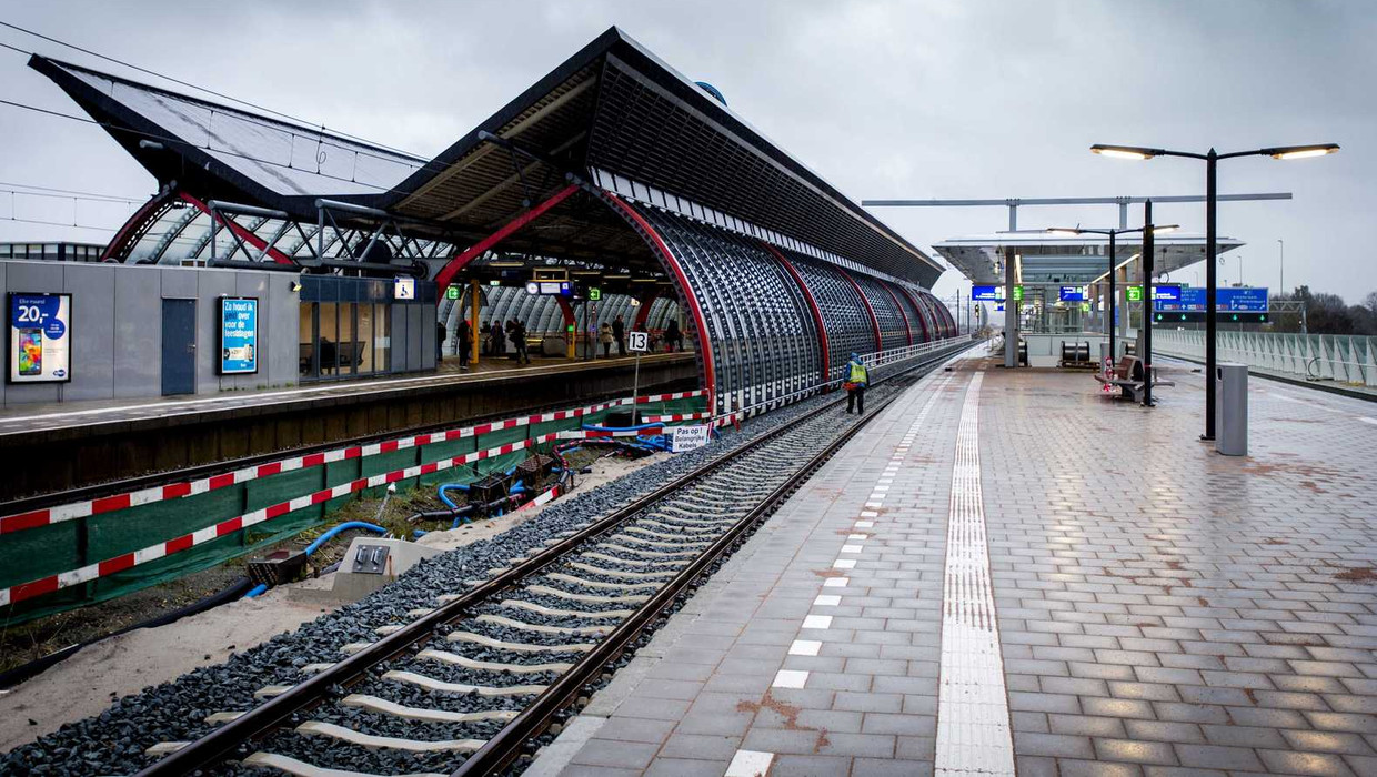 Station RAI: van uit de hand gelopen tramhalte tot écht station | Het ...
