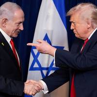 Axios: Trump noemde Netanyahu in telefoongesprek ‘knettergek’ • Israël en Hezbollah bestoken elkaar opnieuw ondanks beloftes gevechten te staken