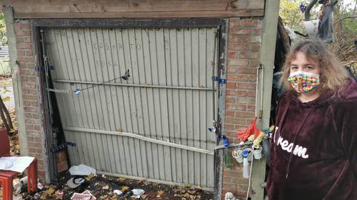 Lijk gevonden onder hoop vuilnis naast illegale kampeerplek