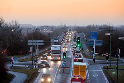 Brug-afrit Wageningen nacht 'op slot' voor auto's uit Rivierenland