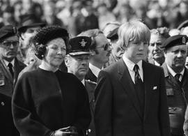 Dit is het verhaal achter Willem-Alexanders extra verdrietige eerste Dodenherdenking