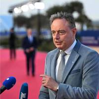 Premier De Wever vervloekt wellicht de dag waarop hij besloot de centenindex een goed idee te vinden
