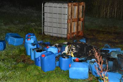 Busje met drugsafval in Kerkrade door de politie afgevoerd