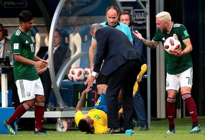 Rollende Neymar mikpunt van spot