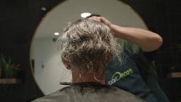 "Sinds de wereld weet dat m’n haar niet echt is, heb ik er geen problemen ...