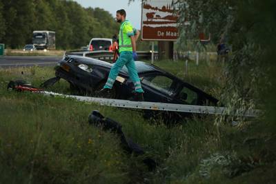 Twee kinderen (7) in zorgwekkende toestand in ziekenhuis na ongeluk op A50 bij Ravenstein, weg nog dicht