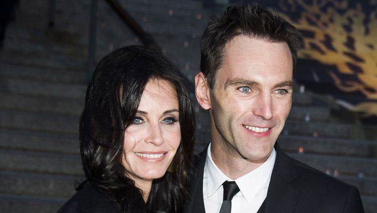 Trouwplannen? Courteney Cox draagt grote diamanten ring ...