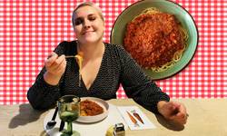 Onze spaghettispecialist test de geheime bolognese-plek van de BV’s: “Dunne slierten, piepkleine groenten en de perfecte portie”