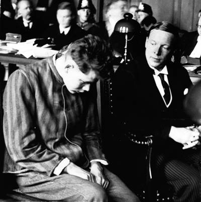 ‘Marinus van der Lubbe stak Rijksdag niet in brand’