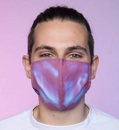 Dit hippe mondmasker verandert elke vijf seconden van kleur