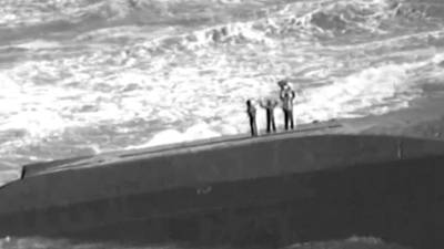 Vrouw en kinderen gered van door orkaan Maria omgeslagen schip