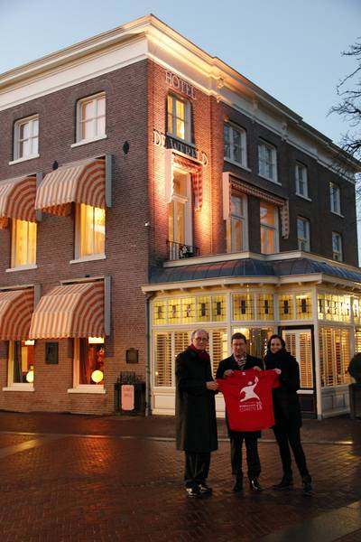 Cornielje ontsteekt Bevrijdingsvuur in Wageningen