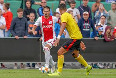 Ajax verslaat Watford door late goal Timber