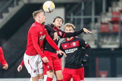 Twente blijft in spoor top eerste divisie