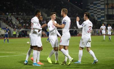 Engeland loopt in slotfase uit naar simpele zege in Kosovo