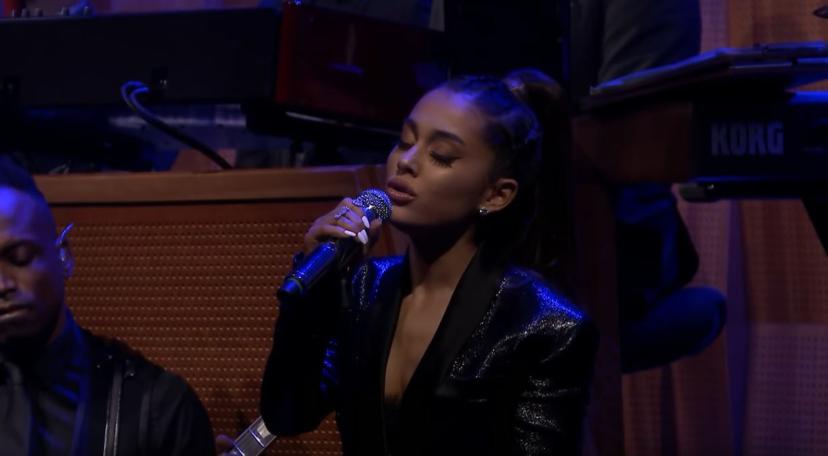 Ariana Grande brengt emotioneel eerbetoon aan Aretha Franklin