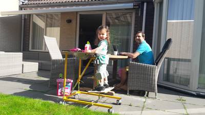 'Nóg meer verplichtingen? Sara is pas twee!'