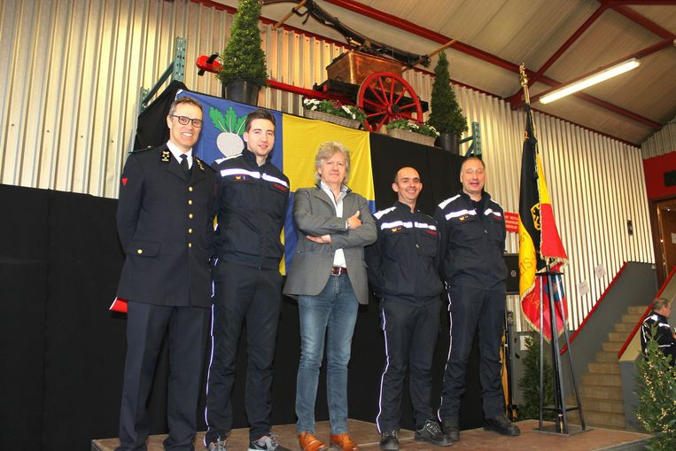 Brandweer Geeft 100 Jaar Oude Pomp Ereplaats Sint Gillis Waas In De Buurt Hln