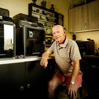 Vanuit zijn woonkamer naar het front: Georges (72) printte al 18.362 onderdelen voor het Oekraïense leger