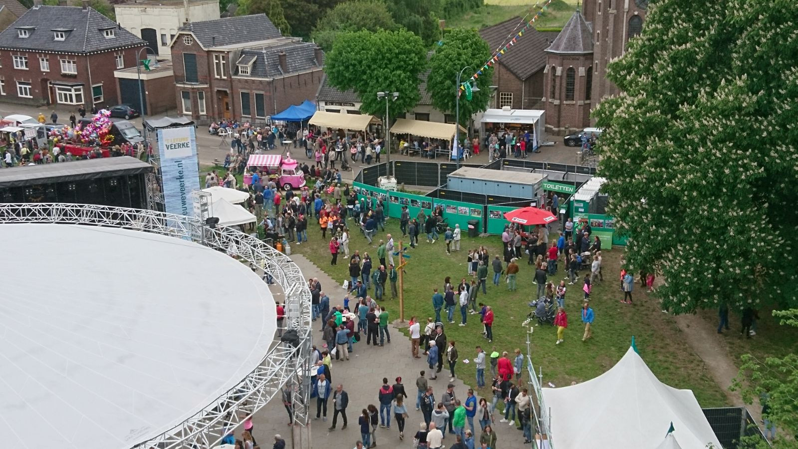 Jaarmarkt Den Hout in volle gang Foto bndestem.nl