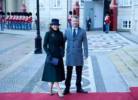 Om déze reden krijgt de Deense kroonprins Frederik geen grote kroningsceremonie