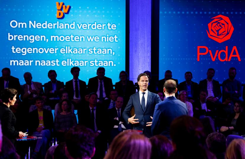 Gemist: ‘Caroline!?’ Premier Rutte roept om hulp tijdens televisiedebat