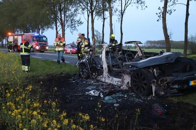 Tesla brandt volledig uit op N320 bij Culemborg