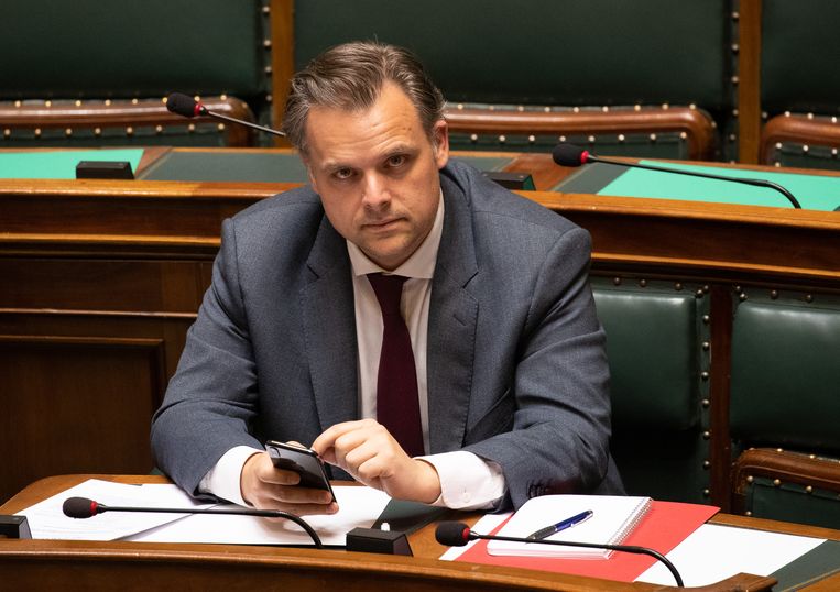 Het kwam er volgens minister Philippe De Backer op aan om toekomstige tekorten te vermijden, “niet om de beste test te selecteren”.