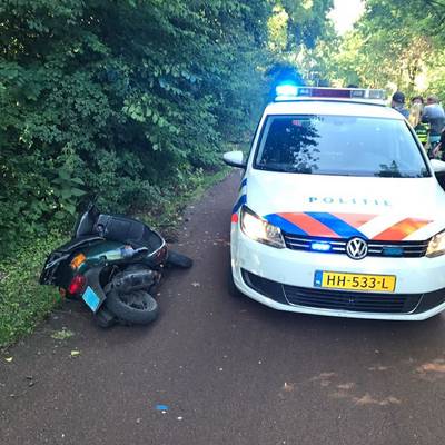 Jongen staat met wapens voor deur supermarkt in Arnhem
