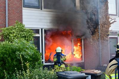 Rijtjeshuis zwaar beschadigd door uitslaande brand in Duiven