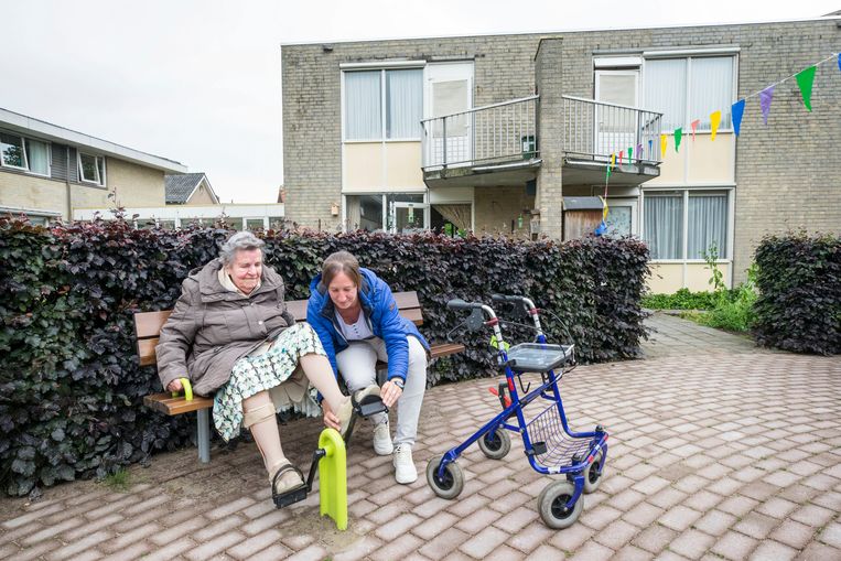 Taskforce moet ouderen aan passende zorg en huis helpen - Volkskrant