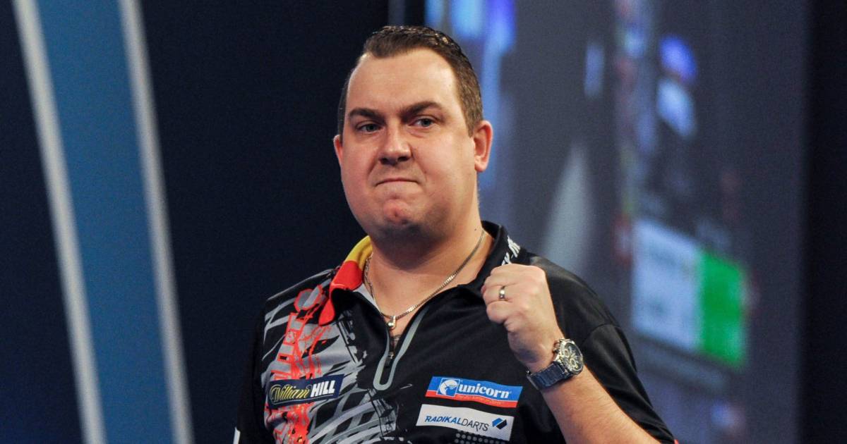 Wat een niveau: fenomenale Huybrechts gunt Larsson geen enkele leg en stoot door naar derde ...