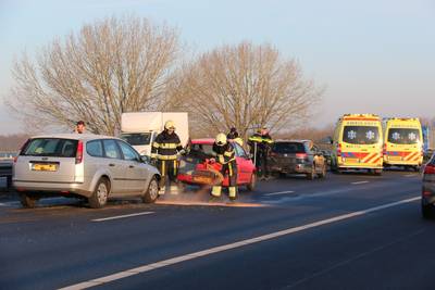 Drie auto's betrokken bij ongeval op A73, één gewonde naar ziekenhuis