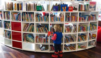 Het enige dat niet gratis is aan de bieb: de boetes